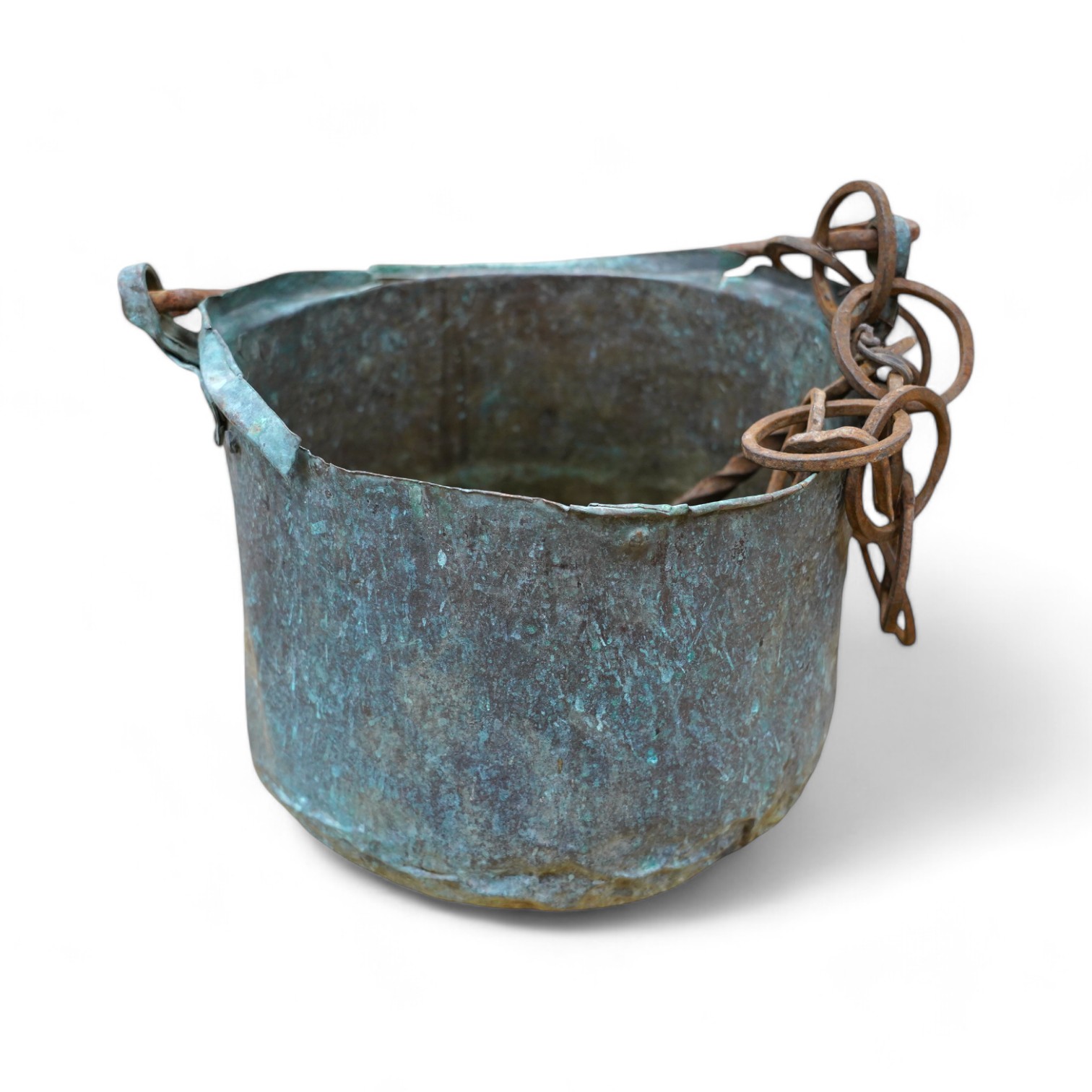 A 17th / 18th century copper cooking pot, 29cm to top of handle. Condition - poor